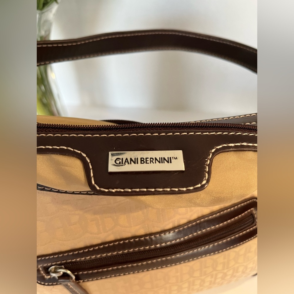 GIANI BERNINI Signature Shoulder Bag Beige Purse Brown Trim Silver Hardware Logo - Picture 2 of 12